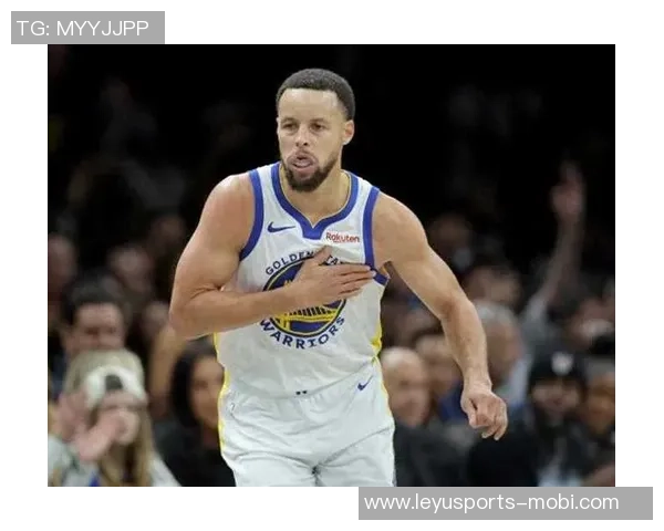 张佳玮分析库里战术变化先喂饱内线再展现外线威力 张佳玮分析库里战术变化先喂饱内线再展现外线威力